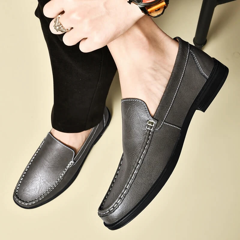 sapato-mocassim-de-couro-salto-cinza