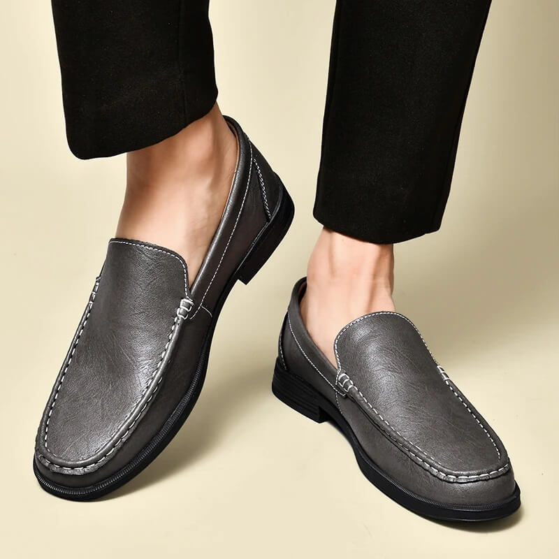 sapato-mocassim-de-couro-salto-cinza