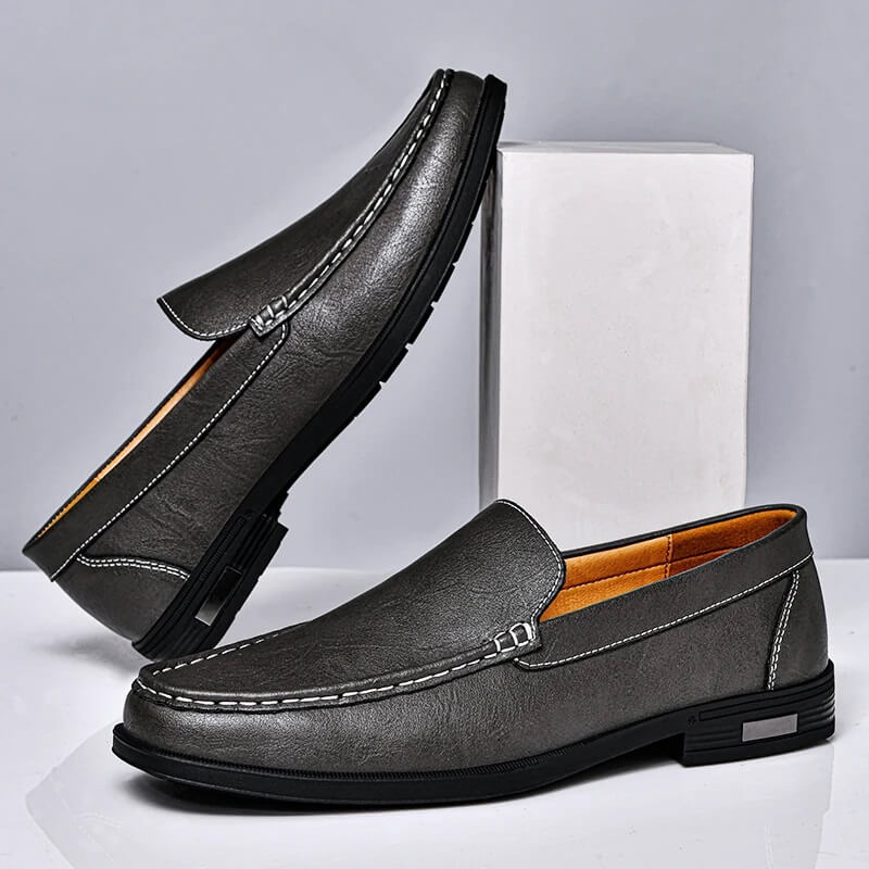 sapato-mocassim-de-couro-salto-cinza